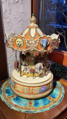 館内に飾られたアンティークのオルゴール