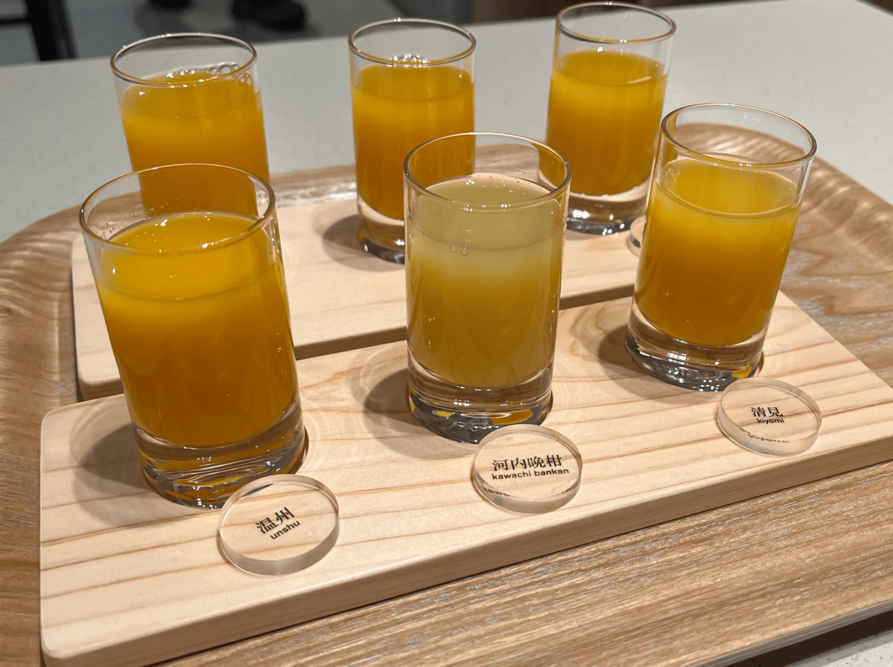 オレンジジュースの飲み比べ